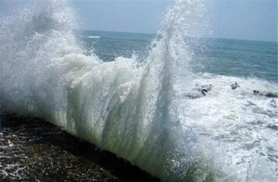 梦见水_梦见水淹了房子满地是水_梦见水是什么征兆